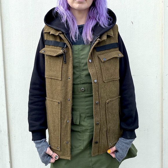 🦊 FOX & VIXEN || HANDMADE VINTAGE || Reworked Military Boiled Wool Utility Vest - Picture 13 of 13